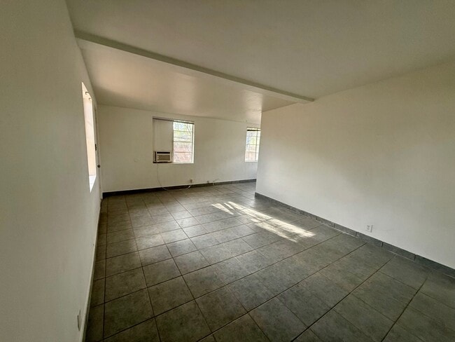 Building Photo - 1601 E Mitchell St