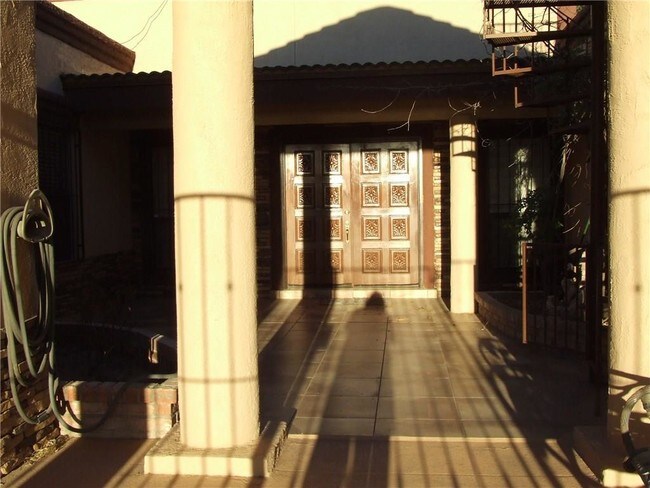 Building Photo - 11685 Rojas Dr