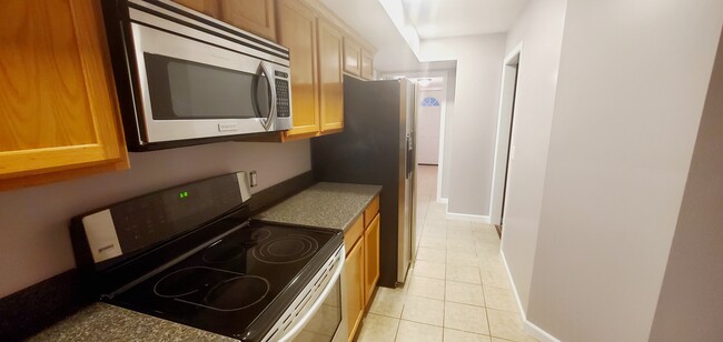 kitchen - 20 Lincoln Ct