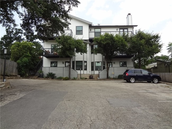 Building Photo - 806 Winflo Dr
