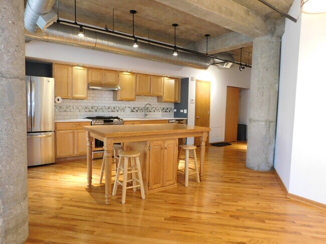 Building Photo - 1830 Ridge Ave