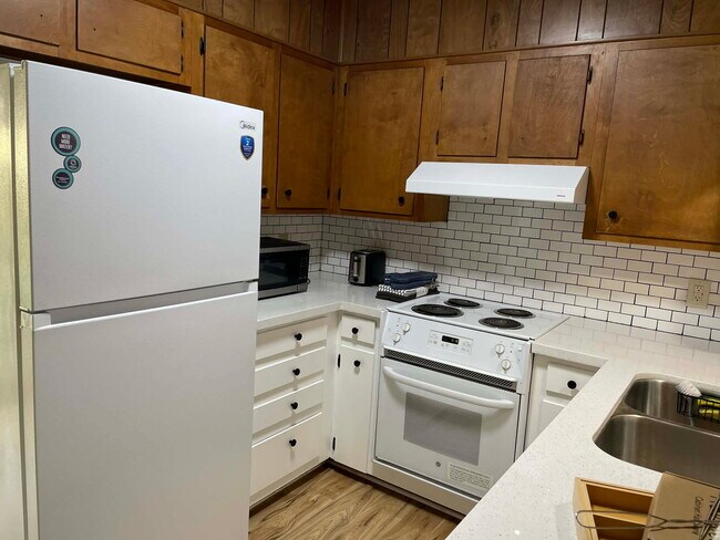 Foto del edificio - 9410 Mapes St