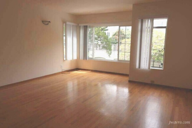 Building Photo - 2261 Sacramento St