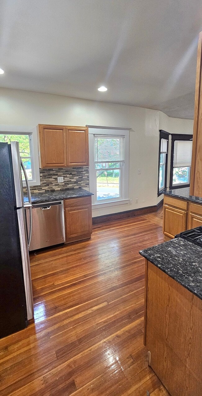 Building Photo - 254 Goffe Terrace