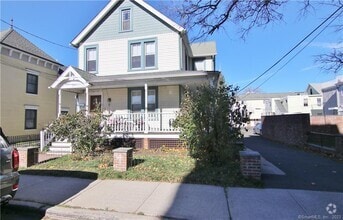 Building Photo - 11 Dolsen Pl