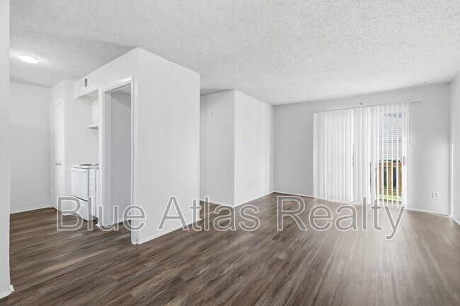 Foto del edificio - 8030 Cambridge Cir