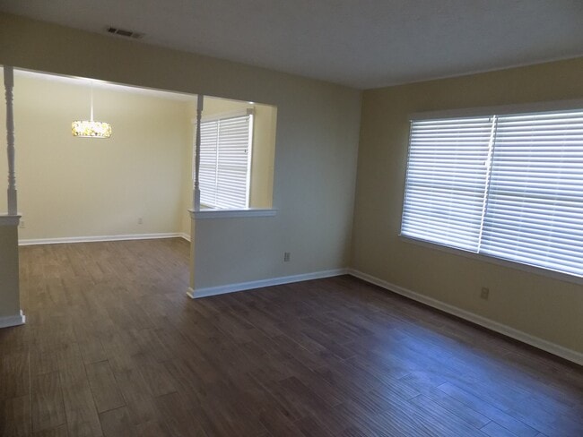 Building Photo - **Available Now** This Newly remodeled 3  ...