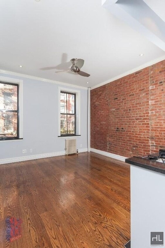 Building Photo - Clinton Street