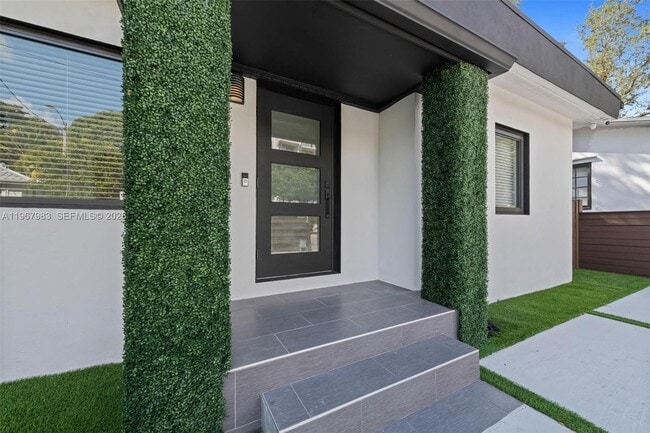 Foto del edificio - 710 NE 62nd St