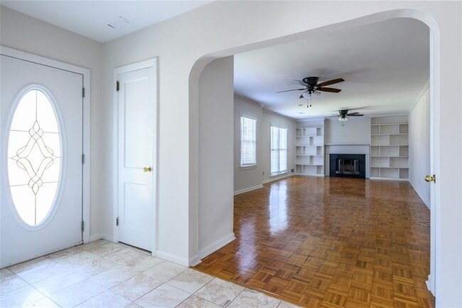 Foto del edificio - 1205 Spring Valley Ln NE