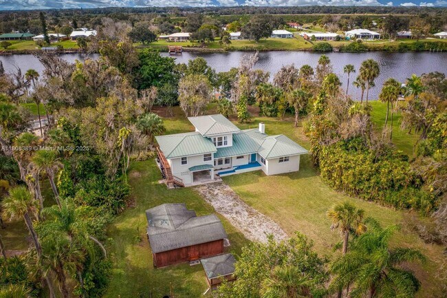 Foto del edificio - 671 Live Oak Ln