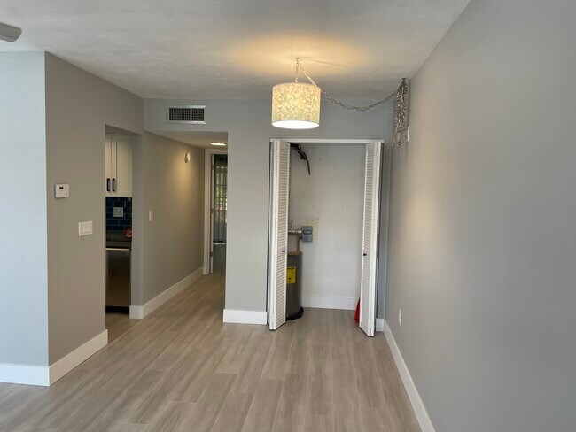 Building Photo - 26 Quails Run Blvd