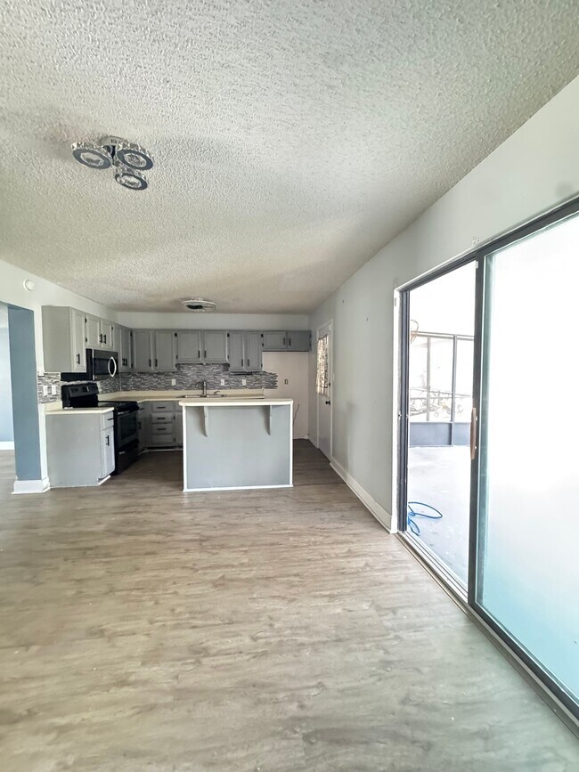 Foto del edificio - 1413 Manor Dr NE