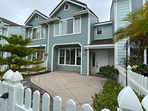 Building Photo - 1326 Statice Ct