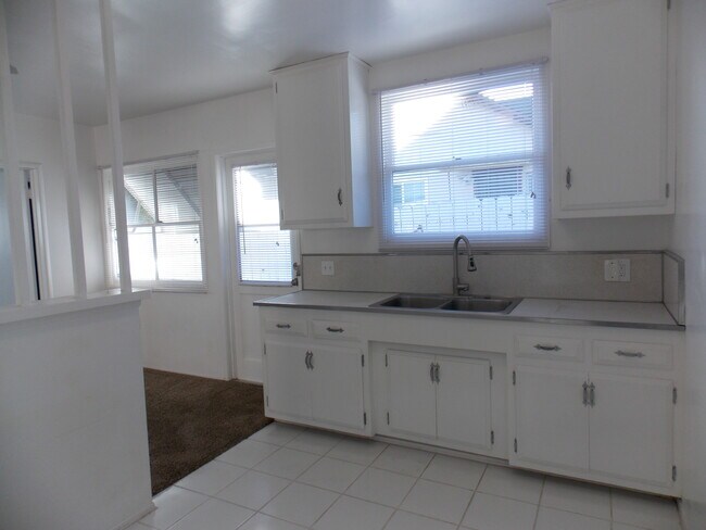 Kitchen - 9123 Bentel Ave