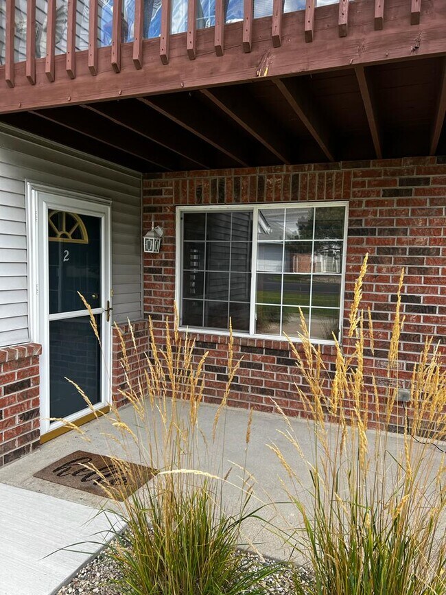 Building Photo - 160 W Aspen Ct