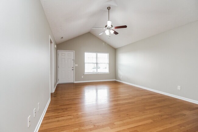 Foto del edificio - 1240 Crescent Ridge Drive