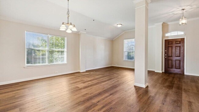 Foto del edificio - 335 Highland Glen Trail