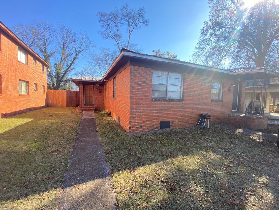 Primary Photo - 3017 Ave C