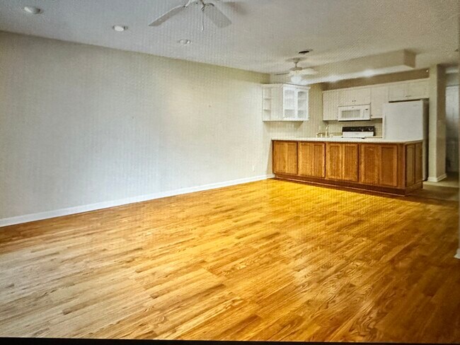 Building Photo - 38 Lakeshore Ln