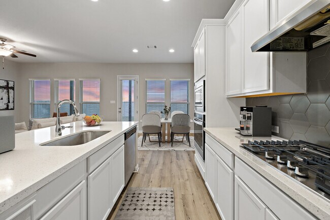 Foto del edificio - 4428 Mandalin St