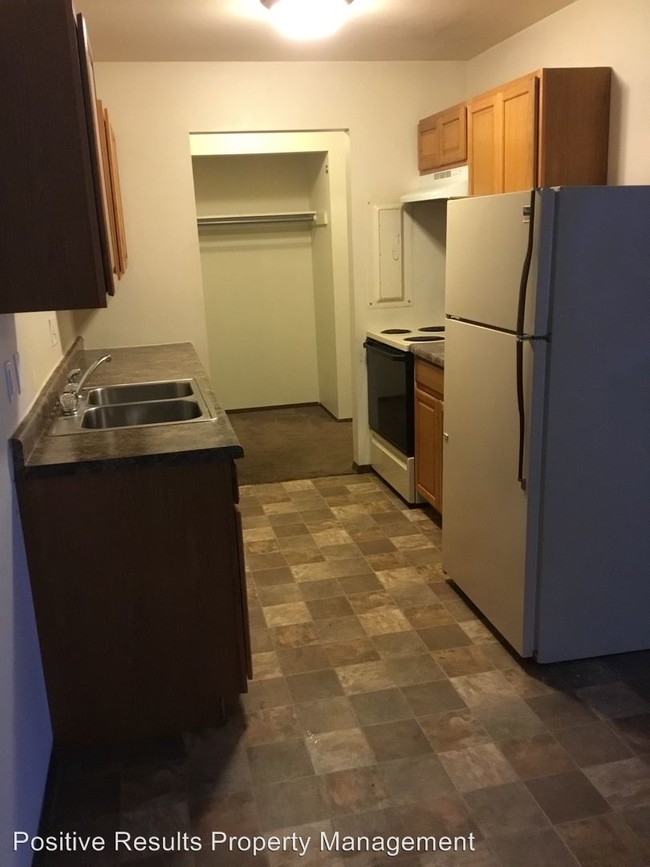Foto del edificio - 4879 Creek View Rd