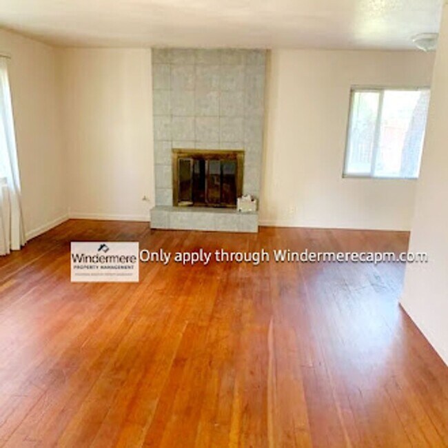 Foto del edificio - Spacious Halfplex in Carmichael - Availabl...