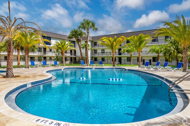 Piscina - Pearl Cove Apartments