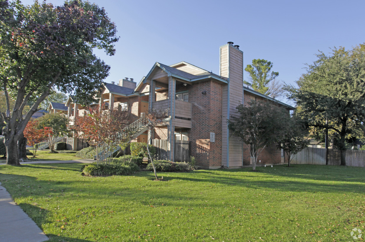 Primary Photo - Stadium West Apartments