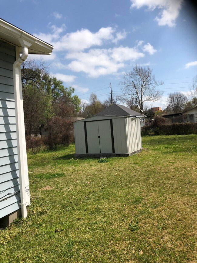Building Photo - 1147 Cornwell Ave