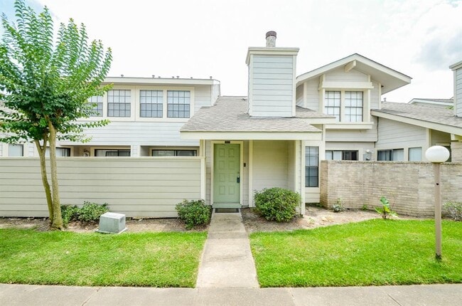 Building Photo - 6211 Ludington Dr