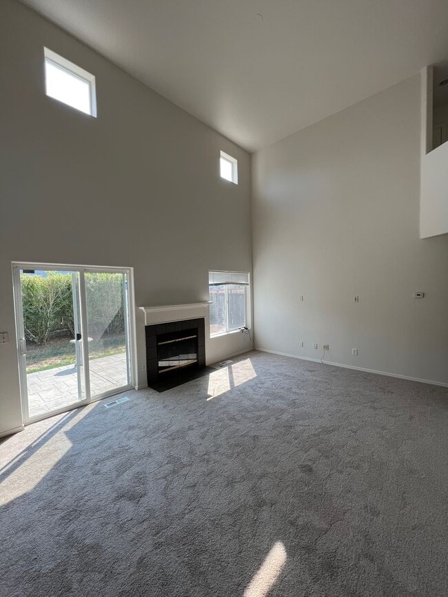Building Photo - 17816 SW Gillette Ln