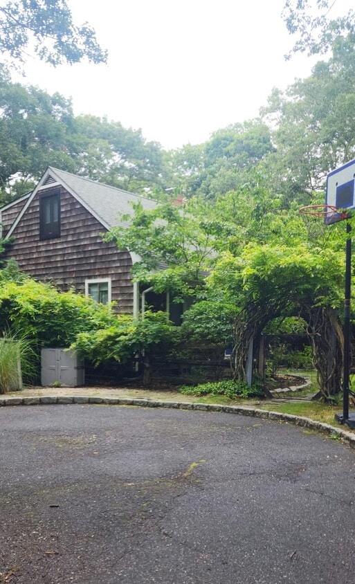 Primary Photo - 37 Glenview Dr