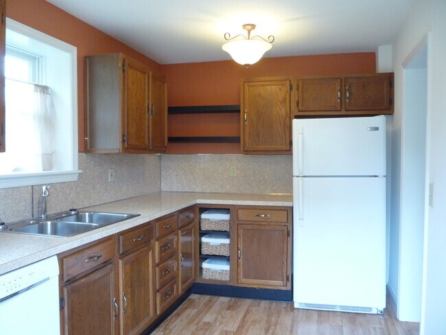 Building Photo - 347 Adrain St