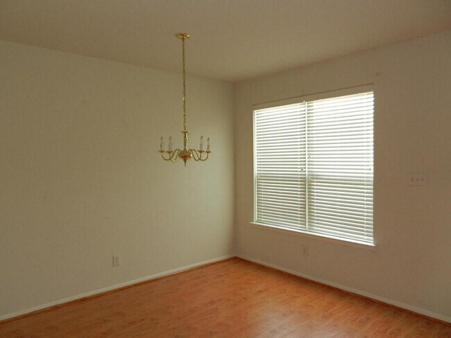 Foto del edificio - 4731 Montclair Hill Ln