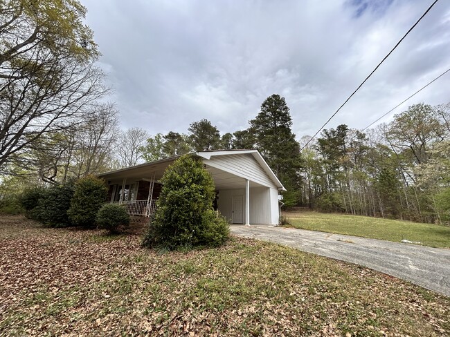 Building Photo - 5007 Spring Hill Dr