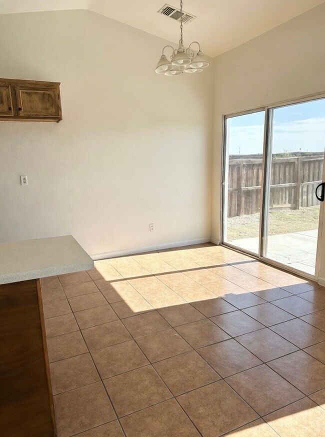 Área de comedor - 1332 Jefferson St