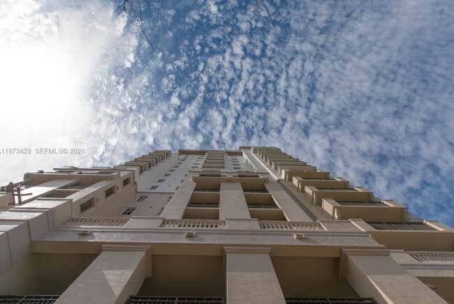 Foto del edificio - 2000 Salzedo St
