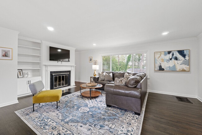 Building Photo - 743 Lancaster Rd