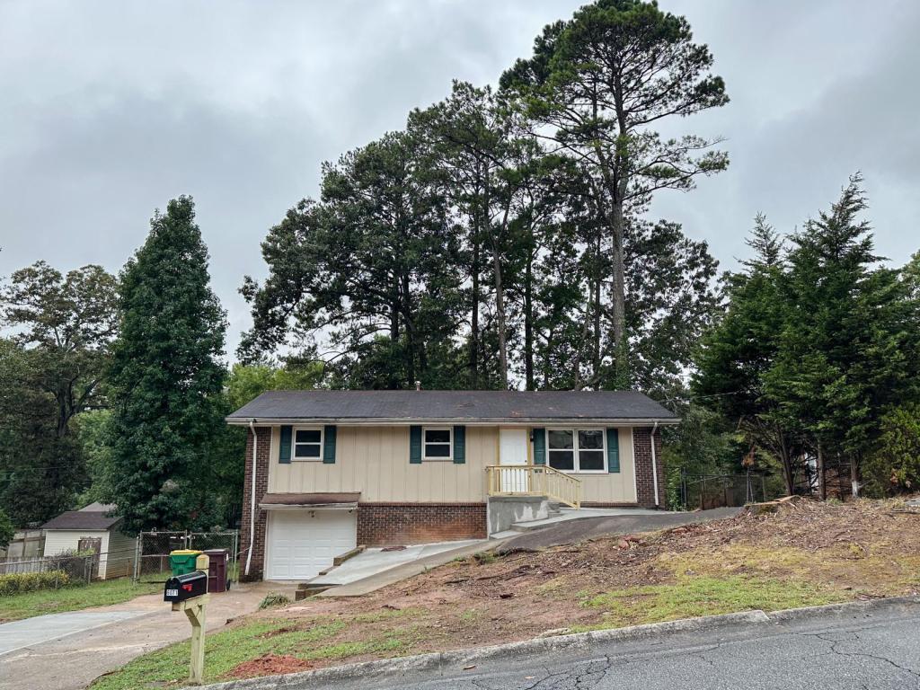 Primary Photo - 6071 Pinecreek Rd