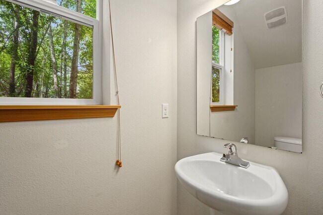 Foto del edificio - Spacious Central Kitsap Townhome