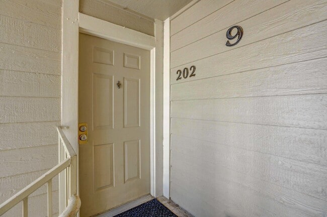 Building Photo - $1,825 - 2 Bed, 2 Bath Condo in Denver wit...