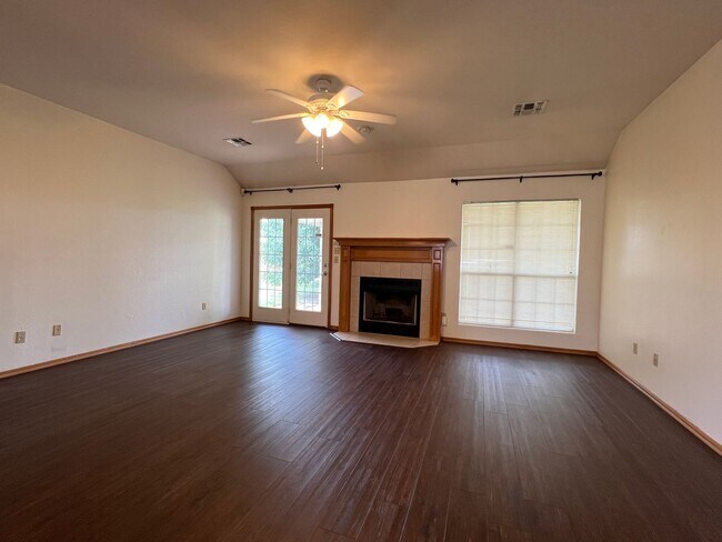 Building Photo - 4425 SW Parkway Dr