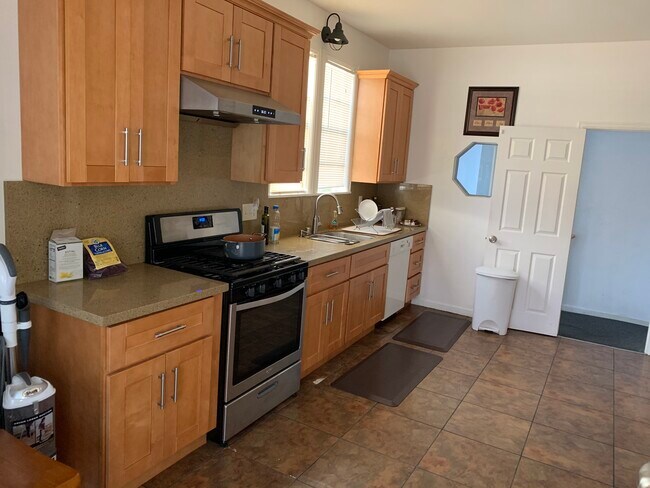 Kitchen - 1399 Harmon St