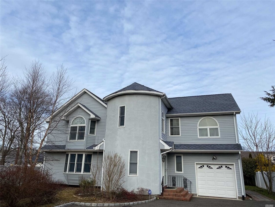 64 Barnum Ave, Plainview, NY 11803 House Rental in Plainview, NY