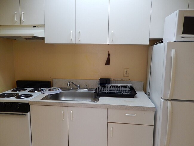 Foto del edificio - CUTE 1/1 w/ Tile Floors, Walk In Closet, Patio, & Neighborhood Pool! Bike to FSU or TCC! $850/mon...