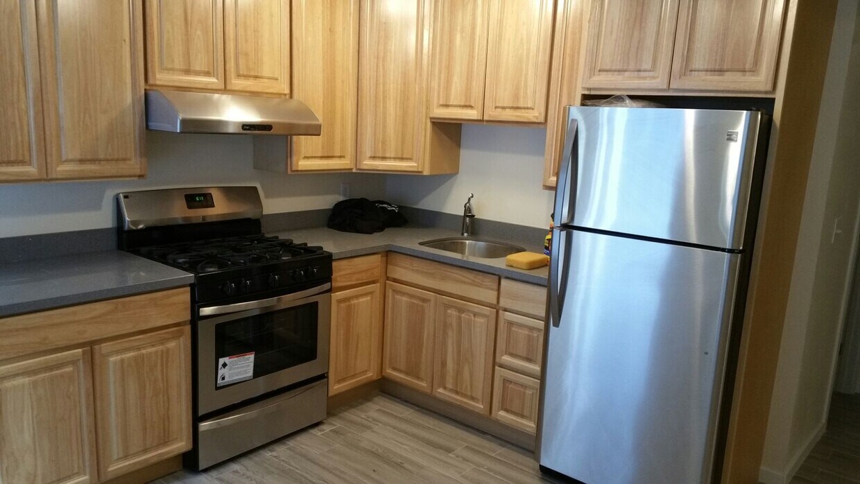 Primary Photo - 2460 Rollingwood Dr