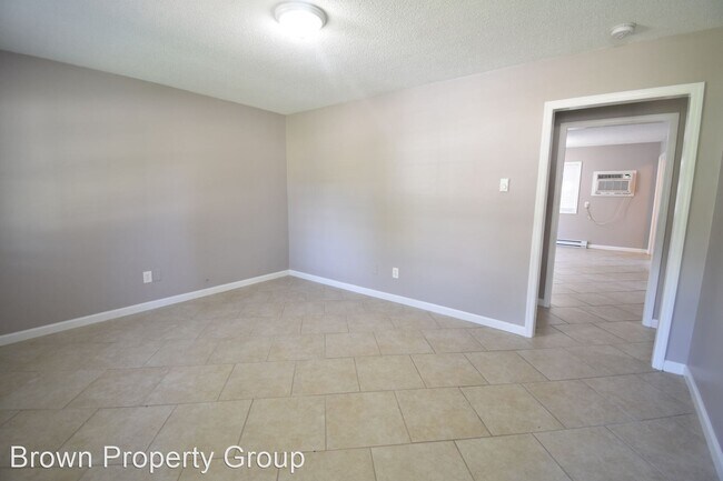 Foto del edificio - 4 br, 1.5 bath House - 655 Walker St