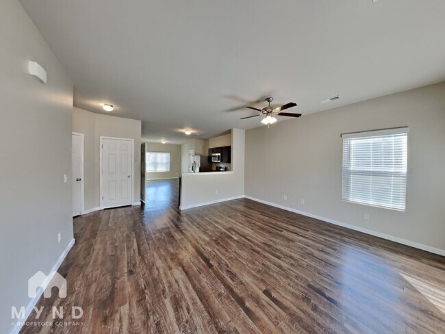 Building Photo - 743 The Heights Ln