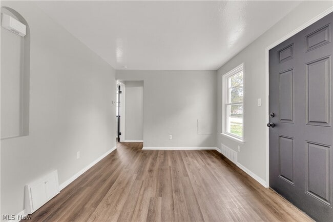 Foto del edificio - 441 E 250th St